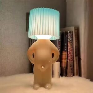 Bordlampe med slem gutt
