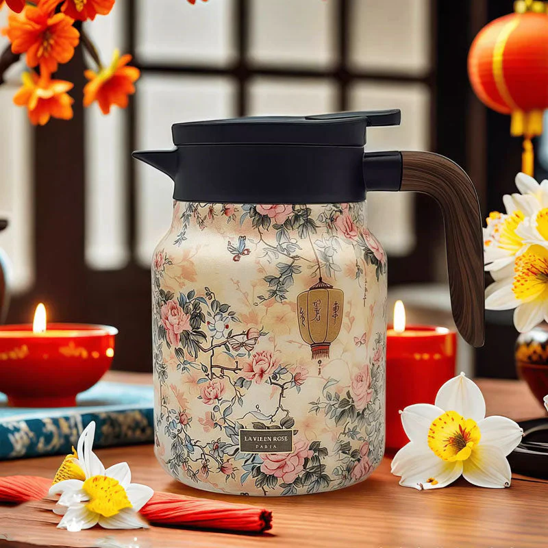 Vintage tekanne med blomstermotiv