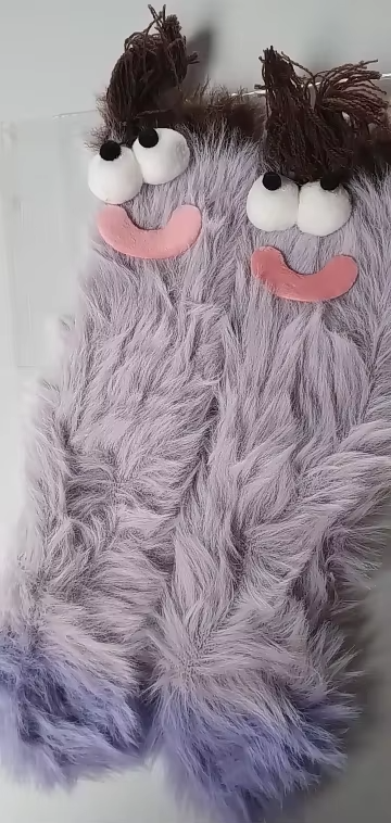 Fluffiga tecknade strumpor photo review