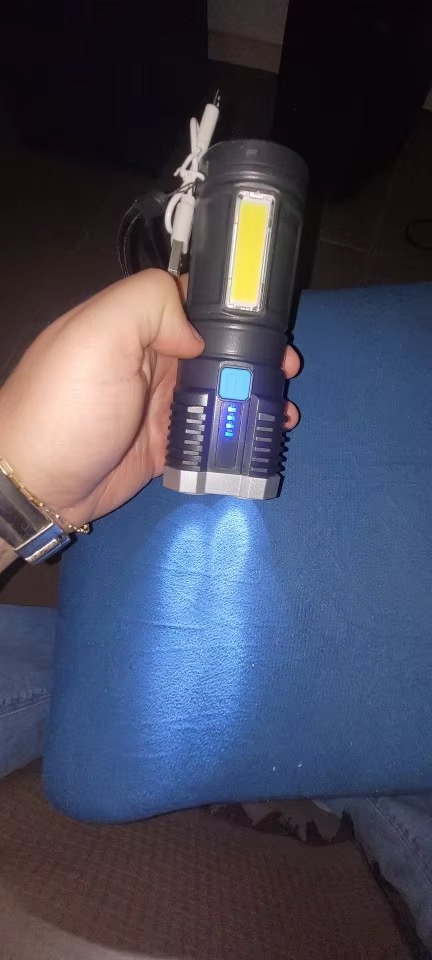 LED-ficklampa för camping photo review