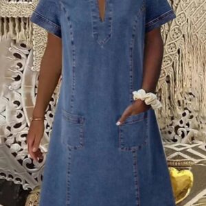 Sommarklänning i denim med V-ringning