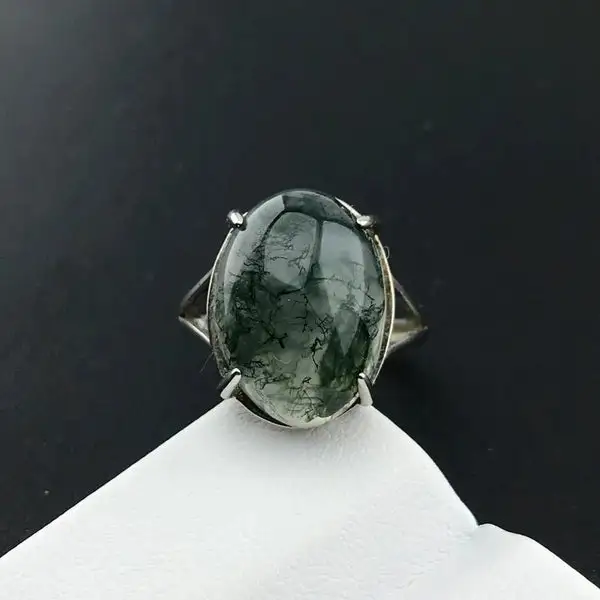 Ring av naturlig mossa