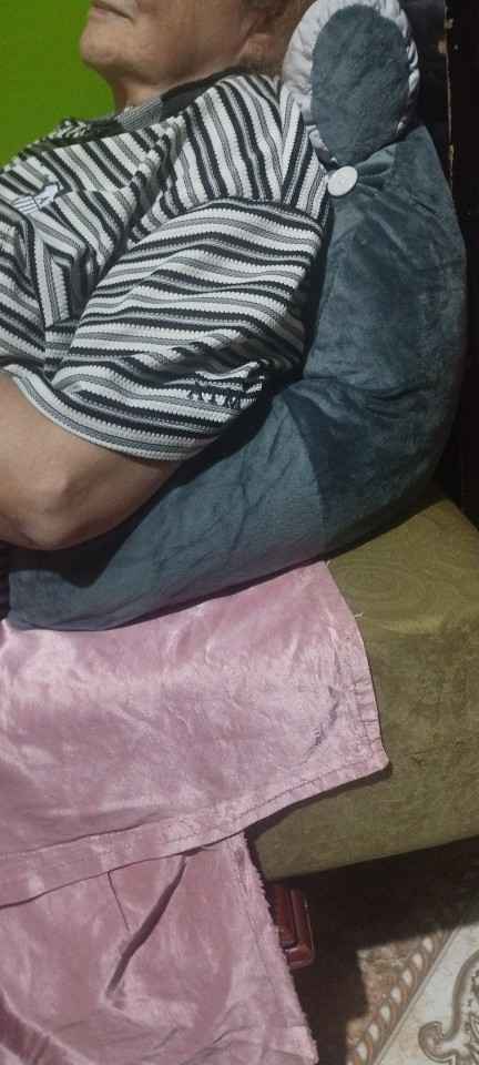 Bed side pillow photo review
