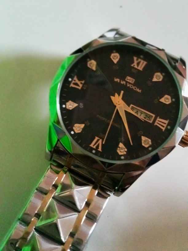 Luxury mens watch photo review
