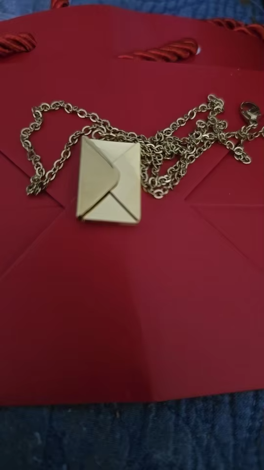 Envelope necklace photo review
