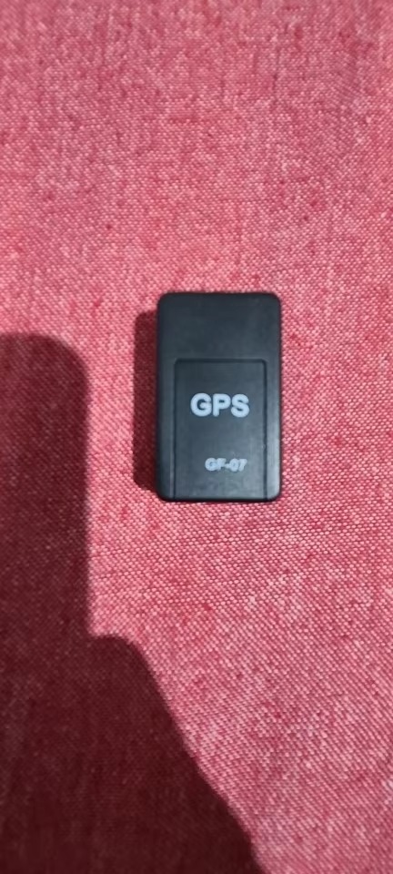 Magnetic GPS tracker photo review