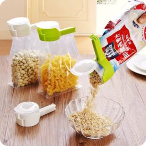 Plastic sealing clip