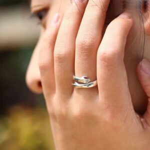 Hands hug ring